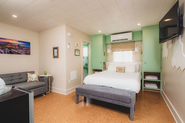 Room 61 of 102