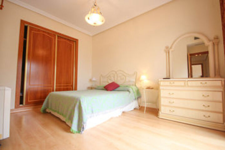 Room 7 of 18