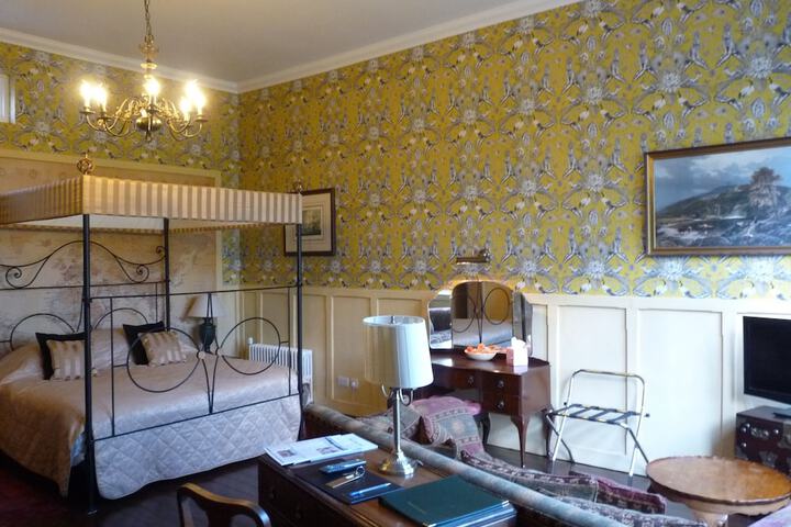 Room 12 of 14