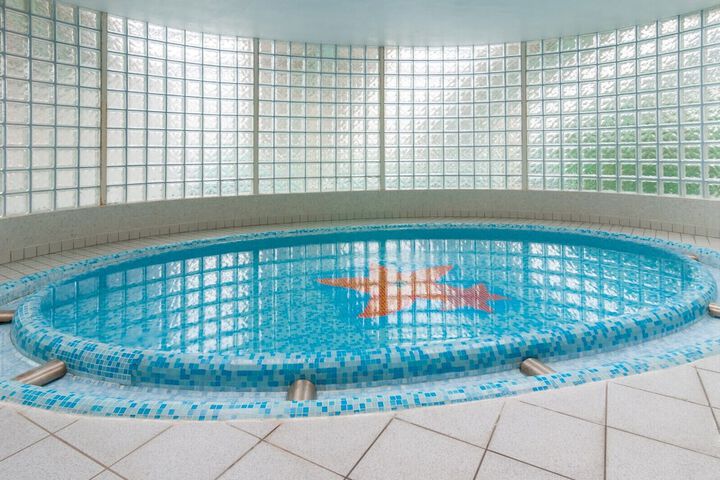 Pool 20 of 55