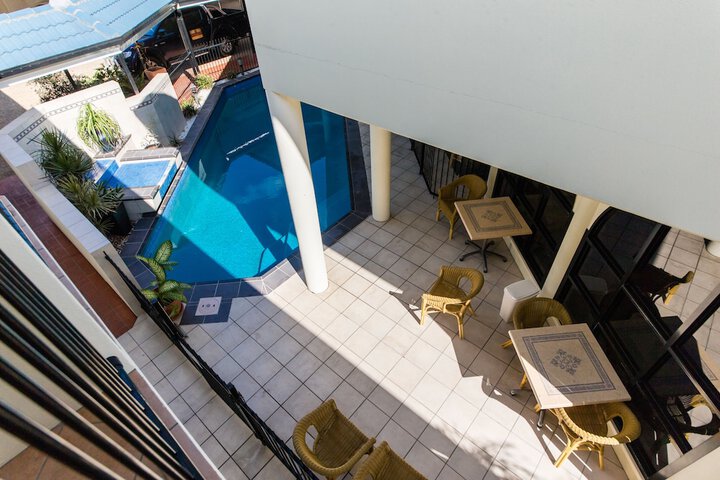 Pool 19 of 24