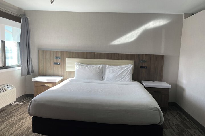 Room 2 of 18