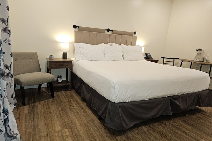 Room 11 of 25
