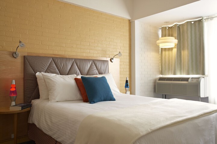 Room 4 of 37