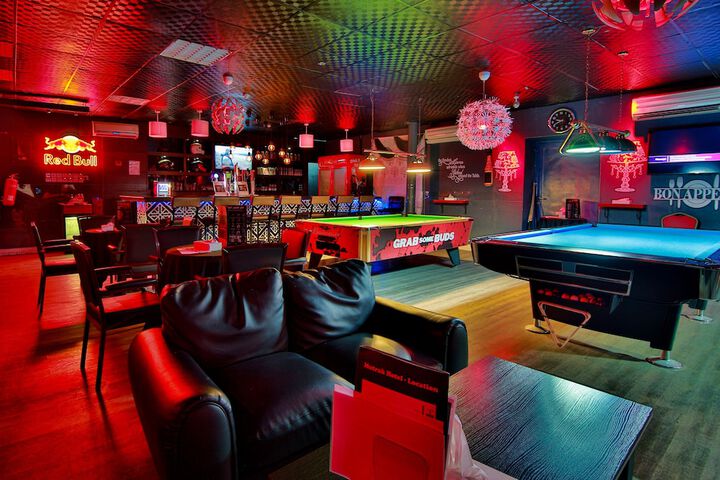 Lounge 68 of 87