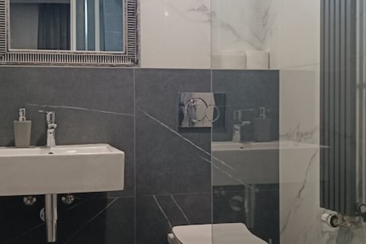 Room 15 of 25