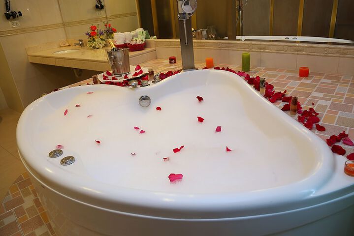 Hot Tub 20 of 41