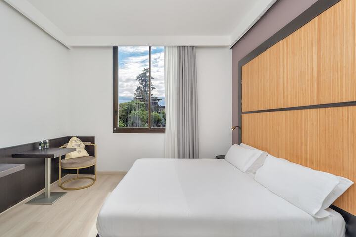 Room 8 of 44