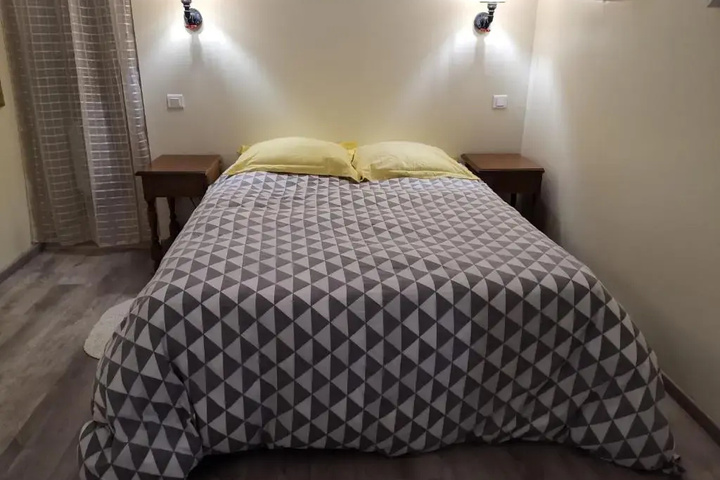 Room 5 of 11