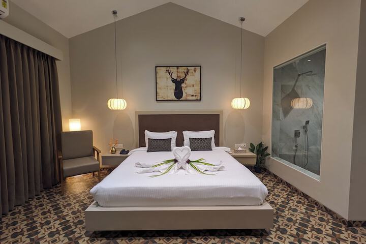 Room 4 of 36