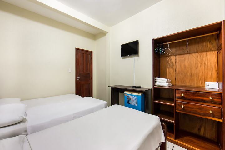 Room 3 of 32