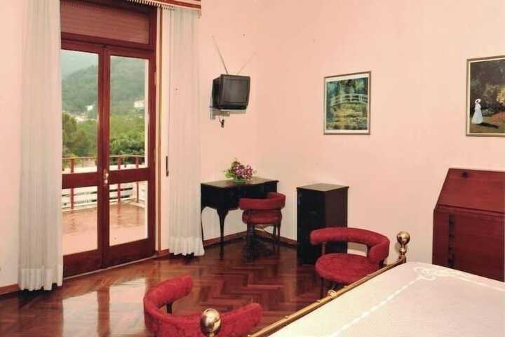 Room 3 of 15
