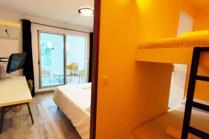 Room 7 of 40