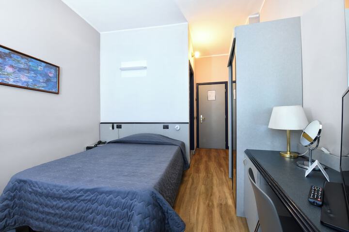 Room 9 of 52