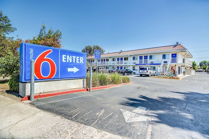 Motel 6 Stockton CA Charter Way West Stockton | Bookonline.com