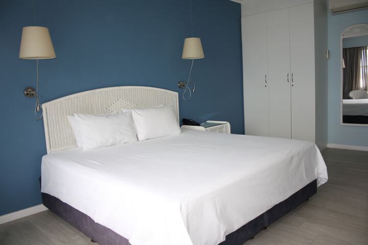 Room 13 of 63