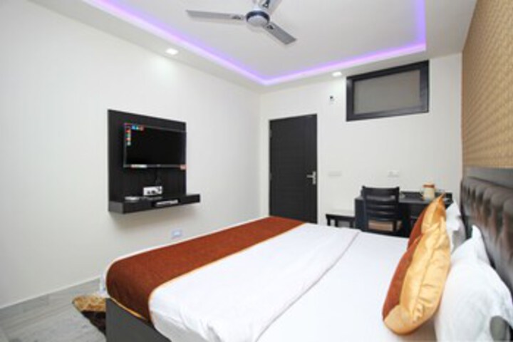 Room 10 of 20