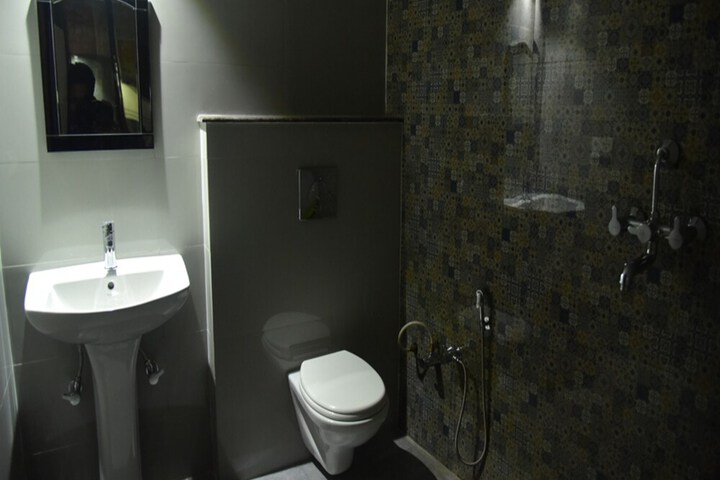 Room 29 of 37