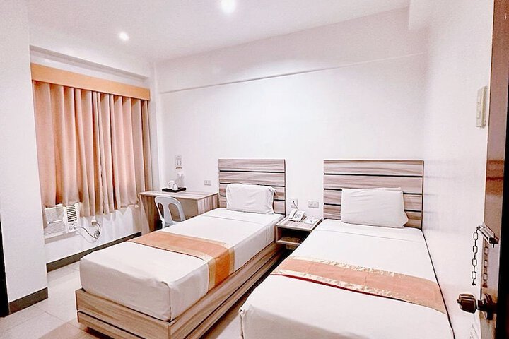 Room 11 of 24