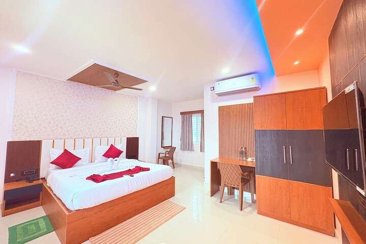 Room 6 of 28