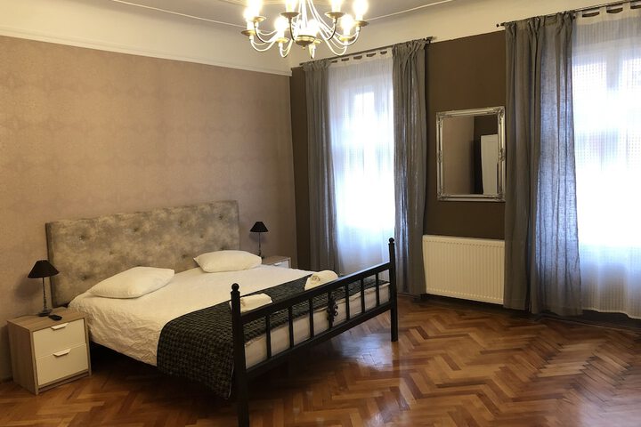 Room 18 of 32