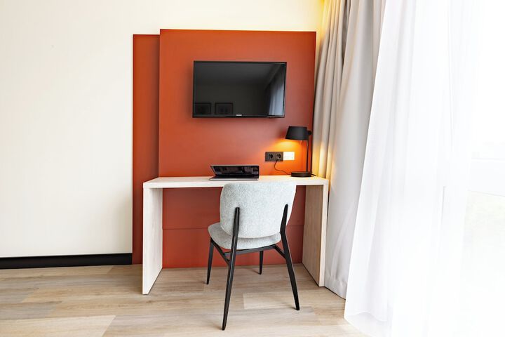Room 12 of 145
