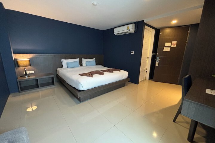 Room 18 of 33