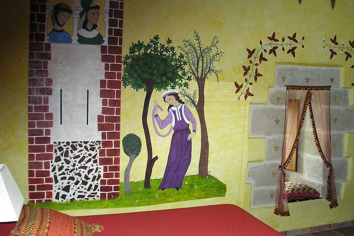 Room 13 of 77