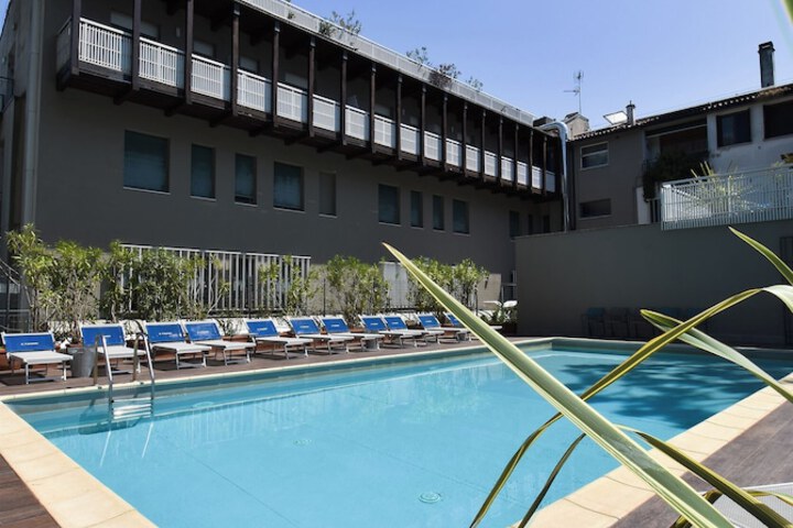 Pool 50 of 107