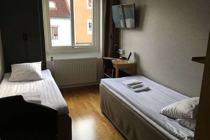 Room 13 of 49