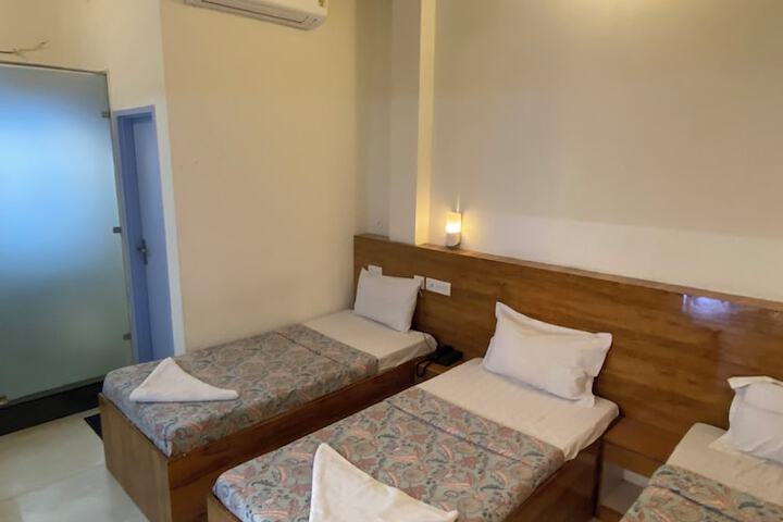 Room 44 of 189