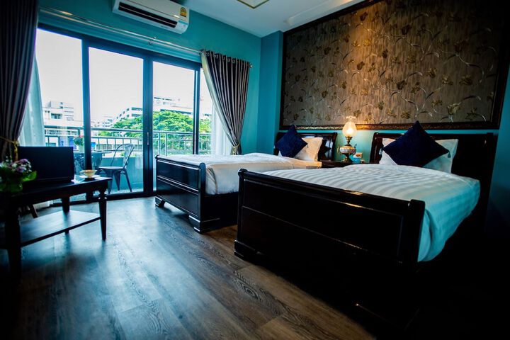 Room 9 of 34