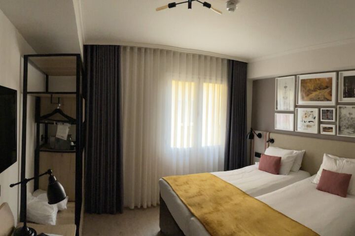 Room 12 of 48