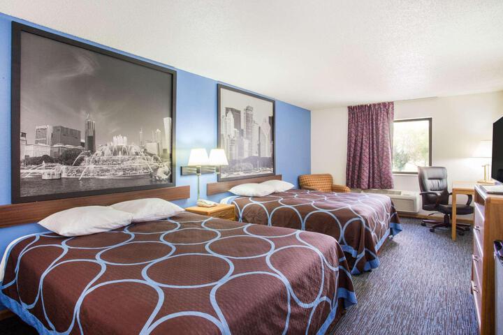 2 Queen Beds (3 of 4)