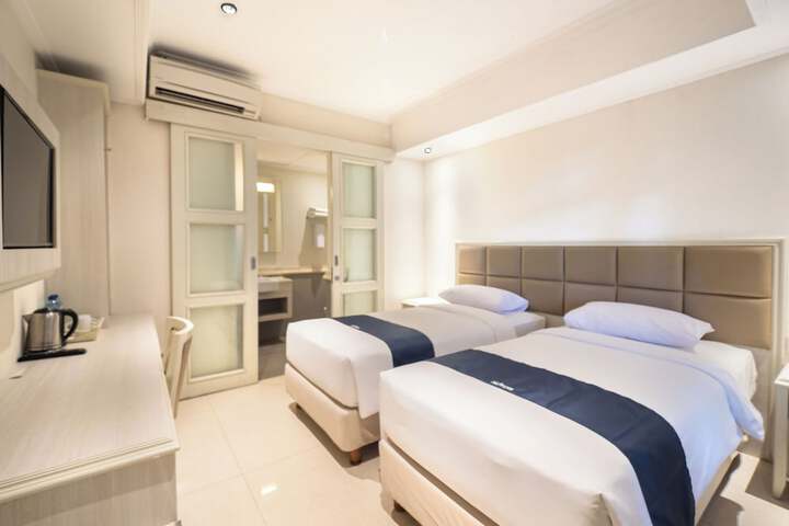 Room 16 of 83