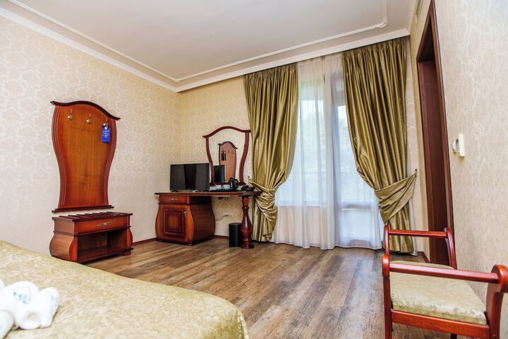Room 26 of 97