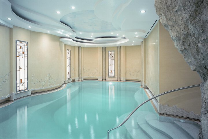 Hotel Pool