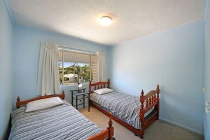 Room 4 of 8