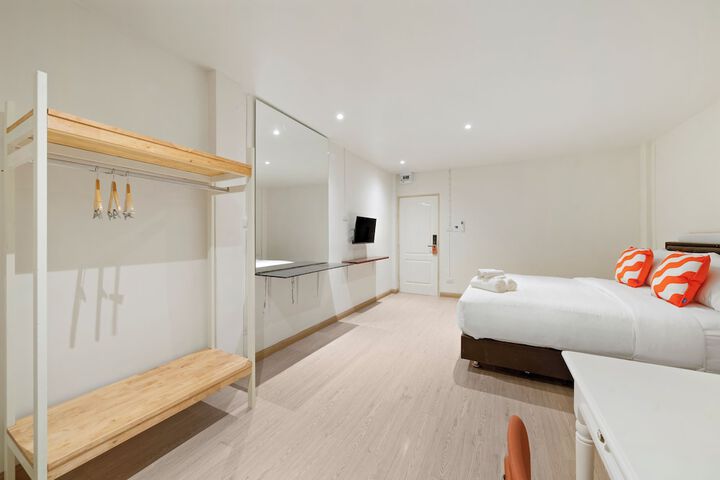 Room 11 of 65