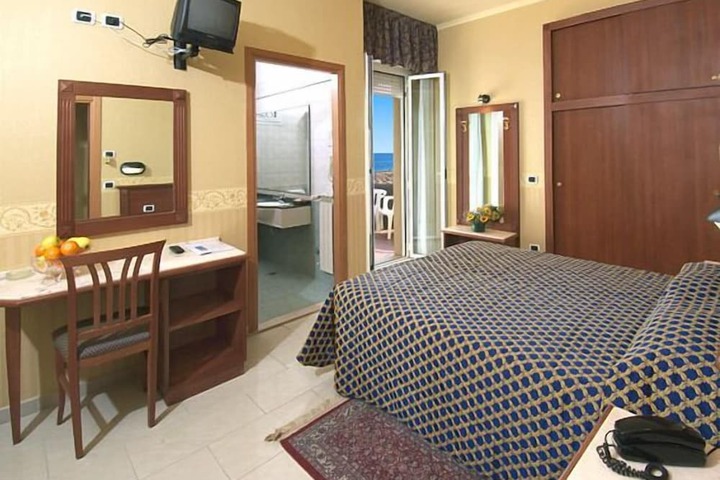 Room 12 of 61