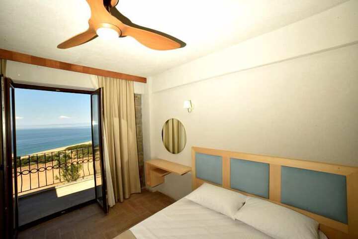 Room 2 of 10