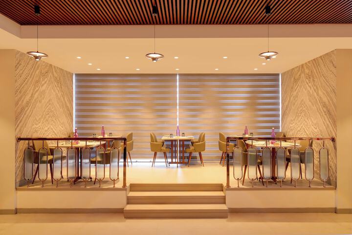 Dining 52 of 62
