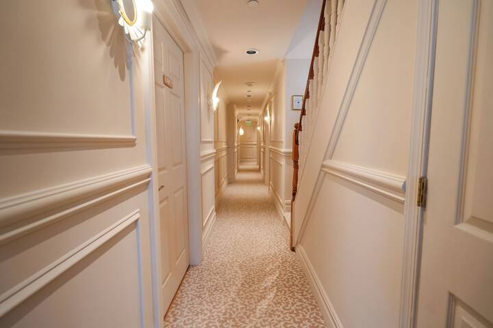 Ballroom/Hall 129 of 148