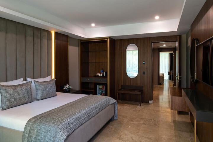 Room 15 of 108