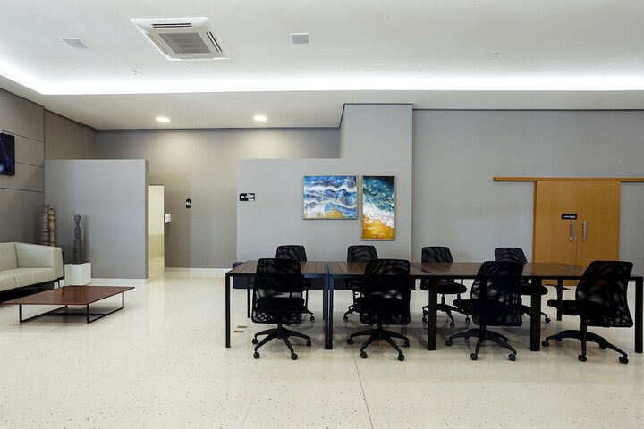 Business Center 63 of 70