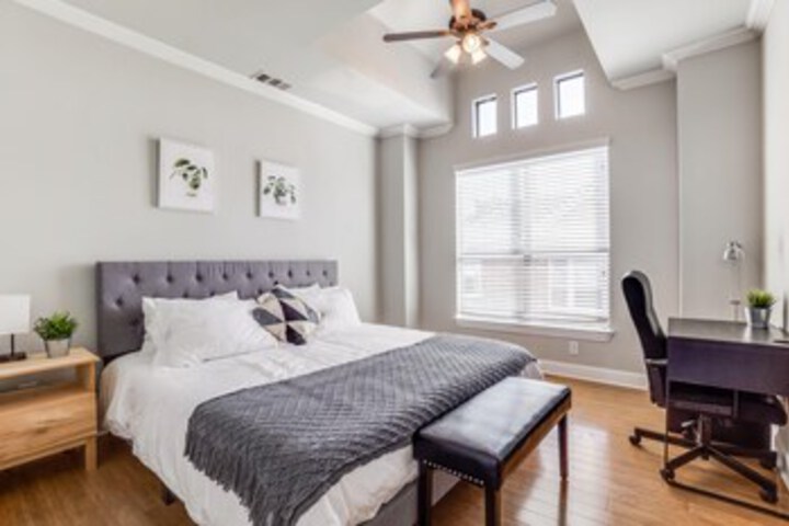Photo of Gorgeous Oak Lawn Townhouse KING BEDS