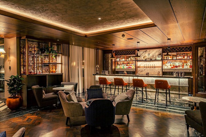 Lounge 116 of 132