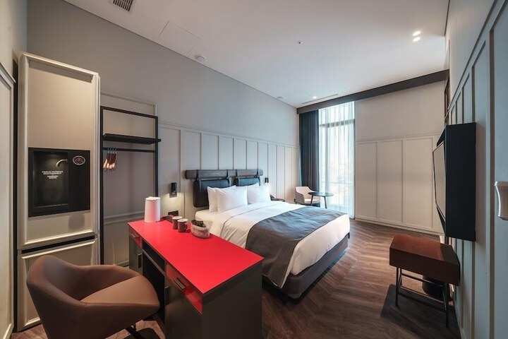 Room 18 of 35
