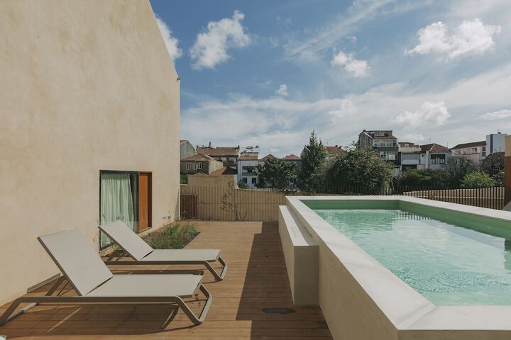 Sundeck 74 of 82