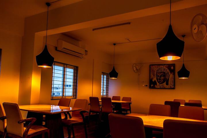Dining 27 of 36